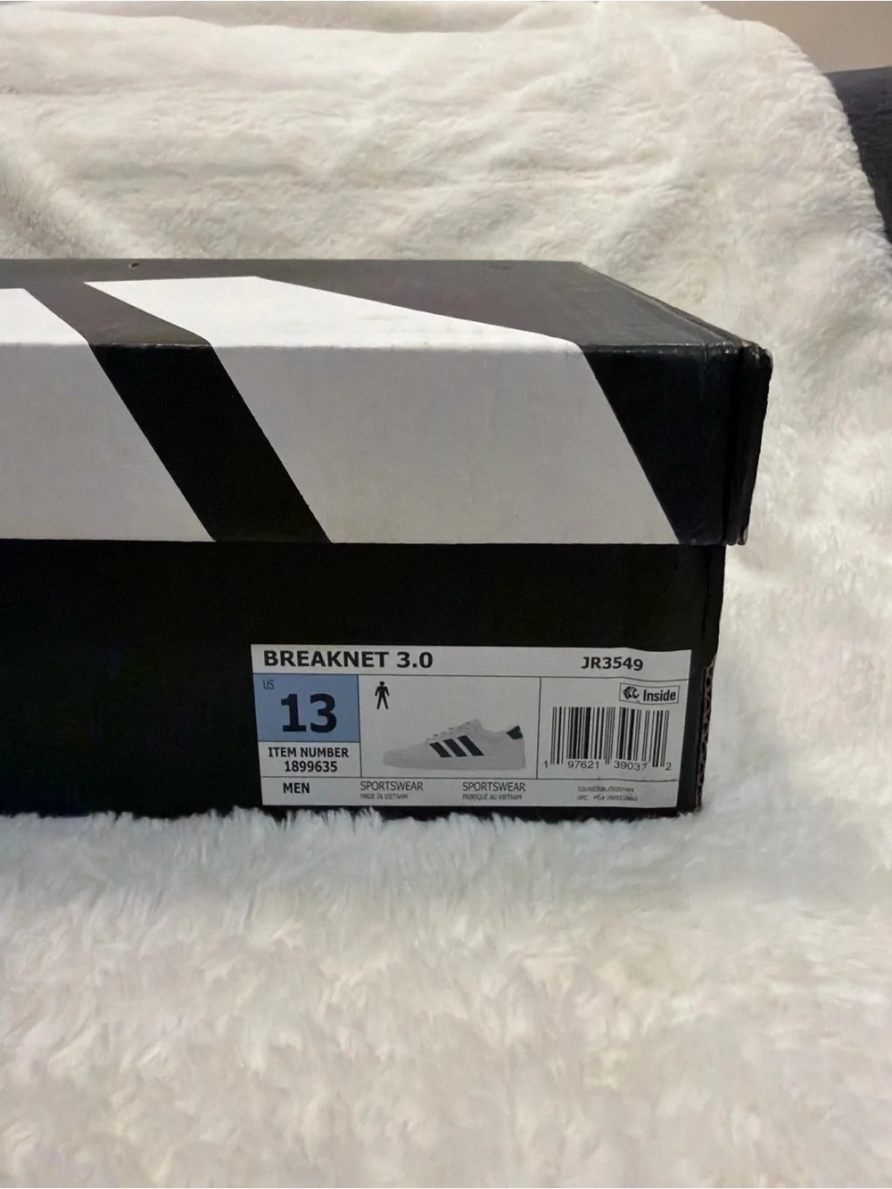 NWT Men's White Sneakers with Green Stripes Classic Low-Top Casual Shoe